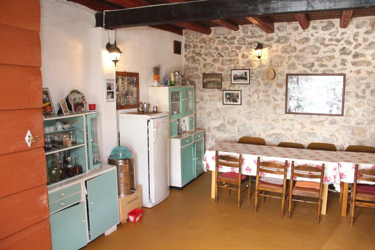 Apartmani Corleone Bilice Exterior foto